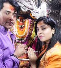 Ravi Kishen & Shubhi Sharma Visits Maa Vindiyachal Devi Mandir