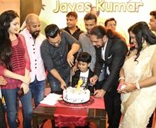 Aditya Narayan joins in the celebration for Jayas Kumar’s surprise birthday party