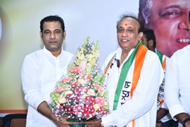 Uttar Madhay District President Ashok Panchal & Yamini Panchal Gujarat In-charge Of Rashtriya Samaj Paksha Joins Rashtrawadi Congress Party