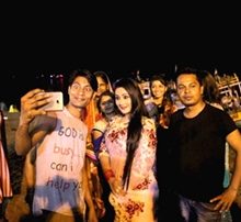 Shikha Mishra The Dhadkan Girl Takes Selfie With Fans On Chhath Pooja