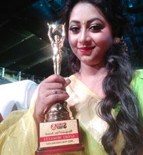 Glory Mohanta  Honoured With Best Item Dancer Award At Screen & Stage Bhojpuri Award