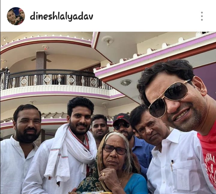 Jubilee Star Dinesh Lal Yadav Niruha Visits Her Mother To Take  Blessings On Mothers Day